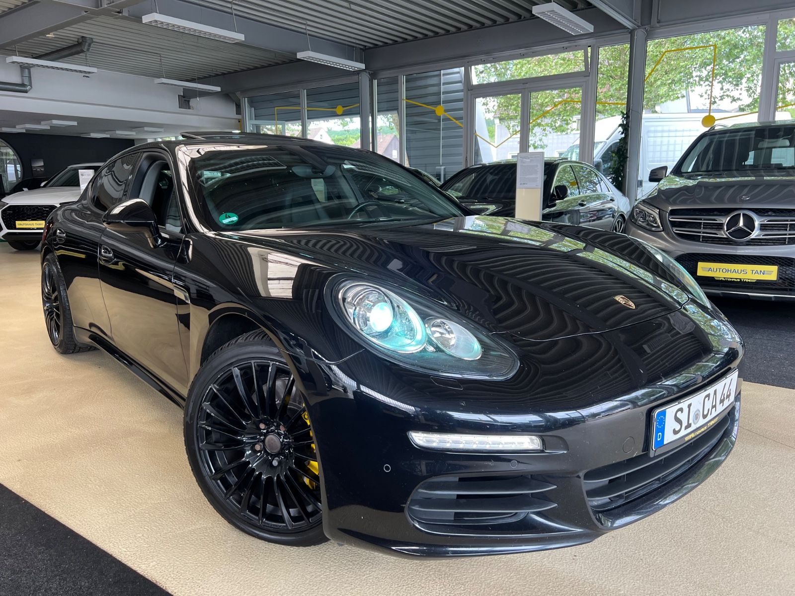 PORSCHE Panamera