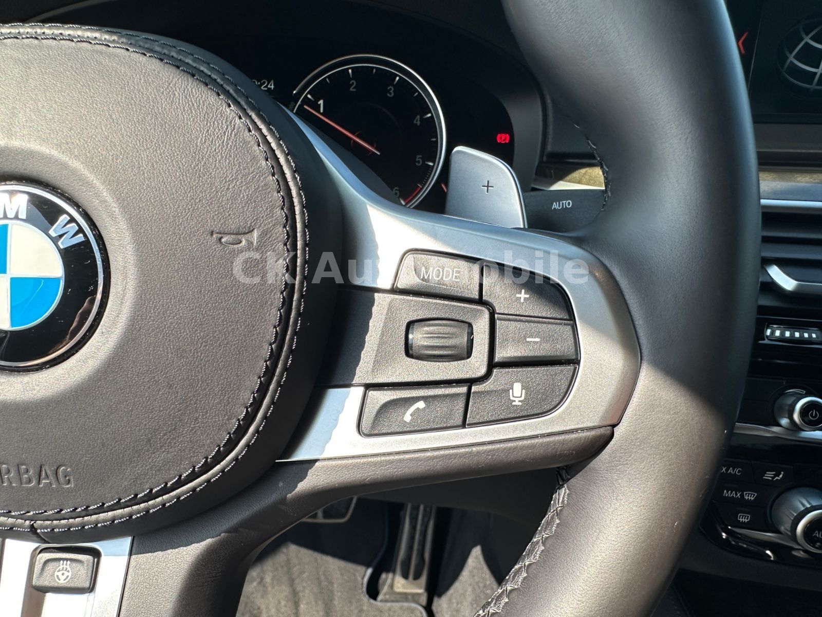 Fahrzeugabbildung BMW 520d xDrive Lim. M-Sport/Navi/Head-Up/LED