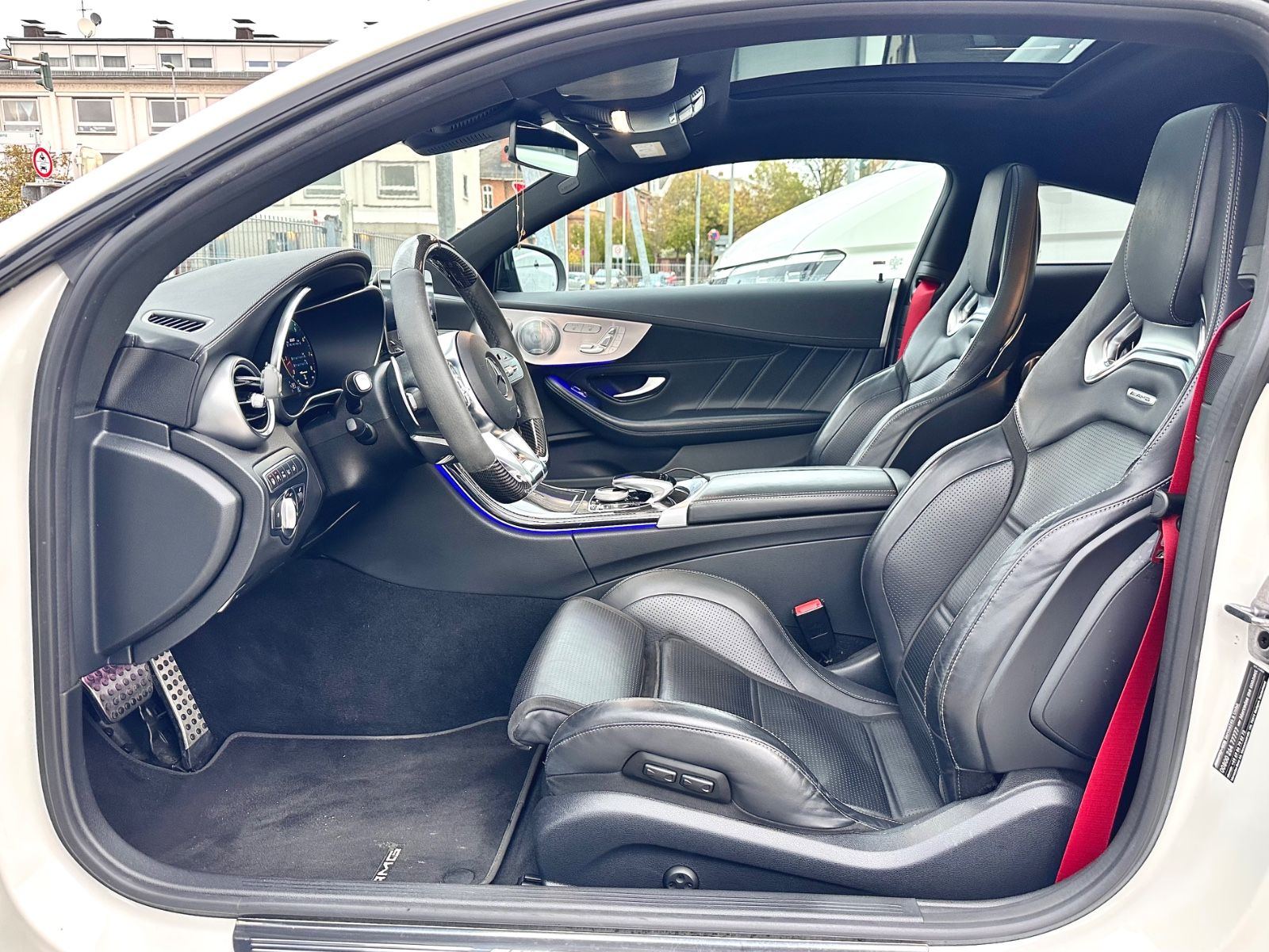 Fahrzeugabbildung Mercedes-Benz C 63 AMG COUPE*PANO+VOLL*