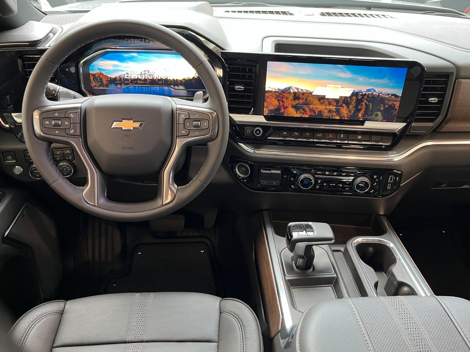 Fahrzeugabbildung Chevrolet Silverado 6.2 V8 High Country Black Package