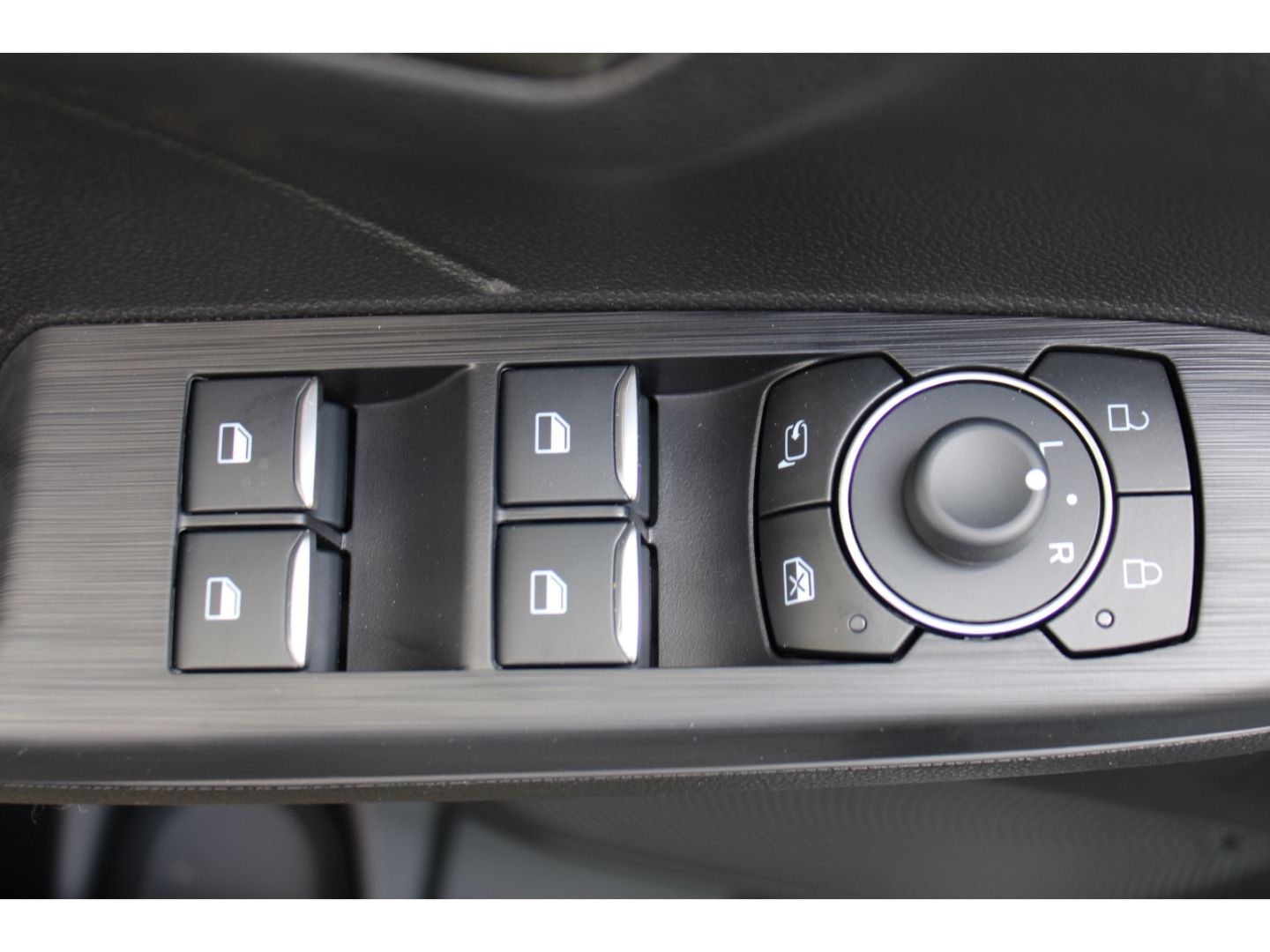 FORD Kuga 1,5 EcoBoost Titanium ACC LED 360 Gr. Navi - Image 13