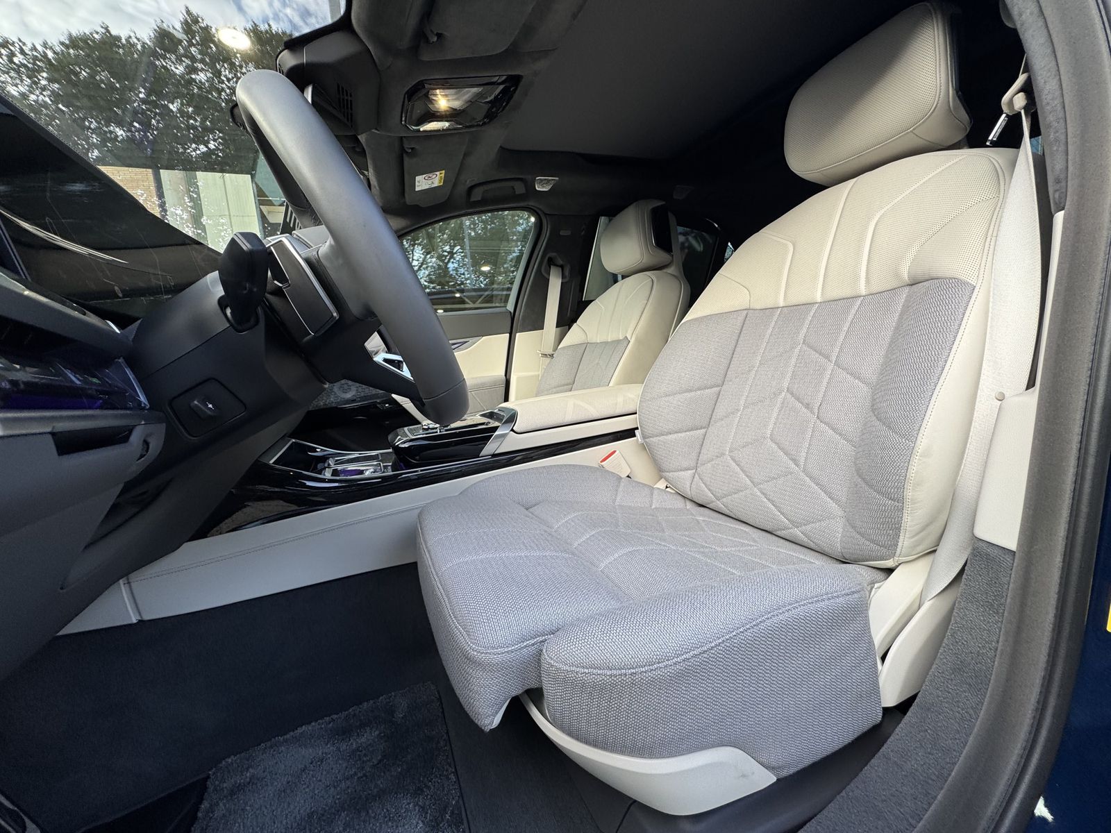 BMW i7 xDrive60 M Sport B&W AHK TV Lounge Pano Massa foto 5