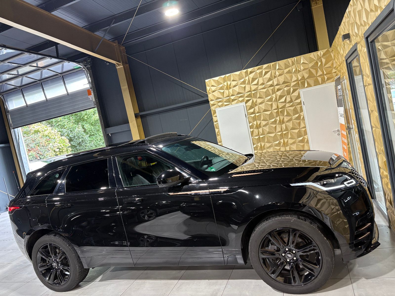 Fahrzeugabbildung Land Rover Range Rover Velar R-Dynamic SE/PANO/MEMORY/APPLE