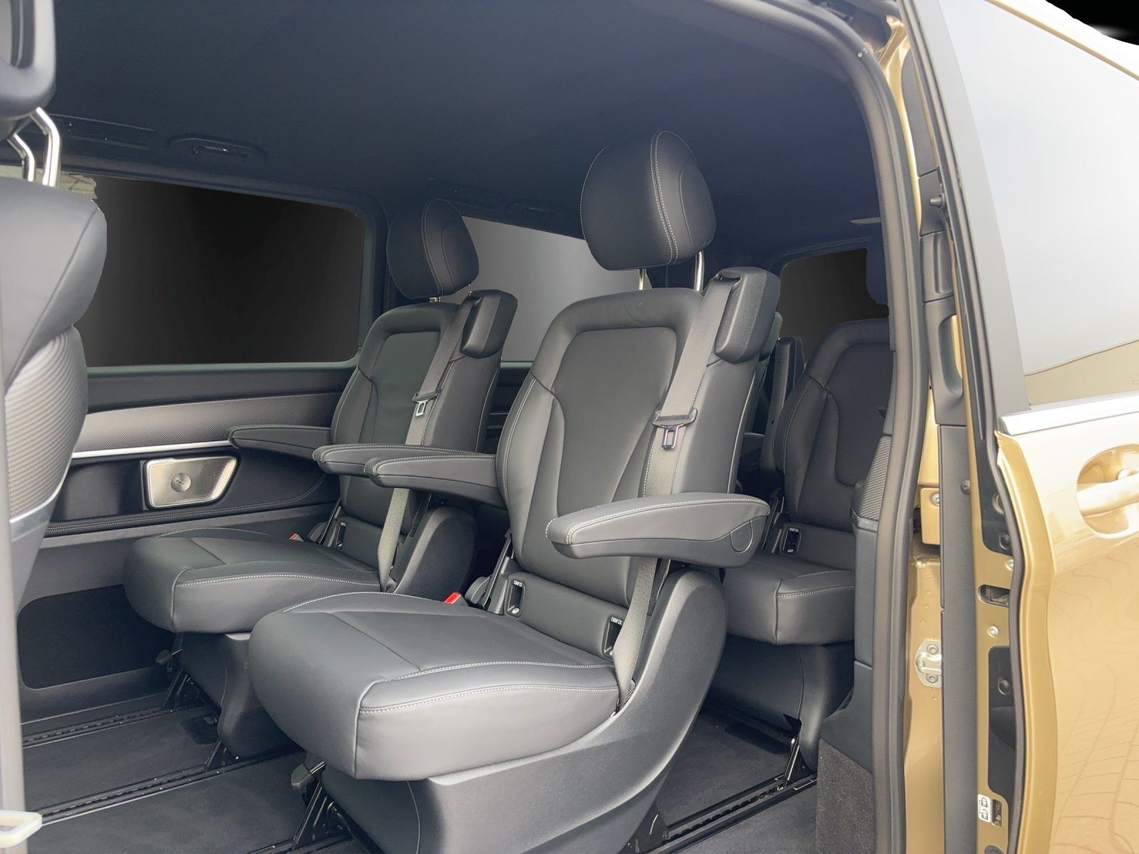 Fahrzeugabbildung Mercedes-Benz V 300 d L 4M EXCLUSIVE AMG AIRMATIC AHK Standhzg