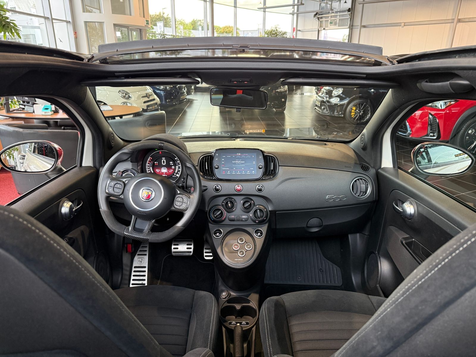 Fahrzeugabbildung Abarth 695C SABELT BREMBO RED-Paket CarPlay
