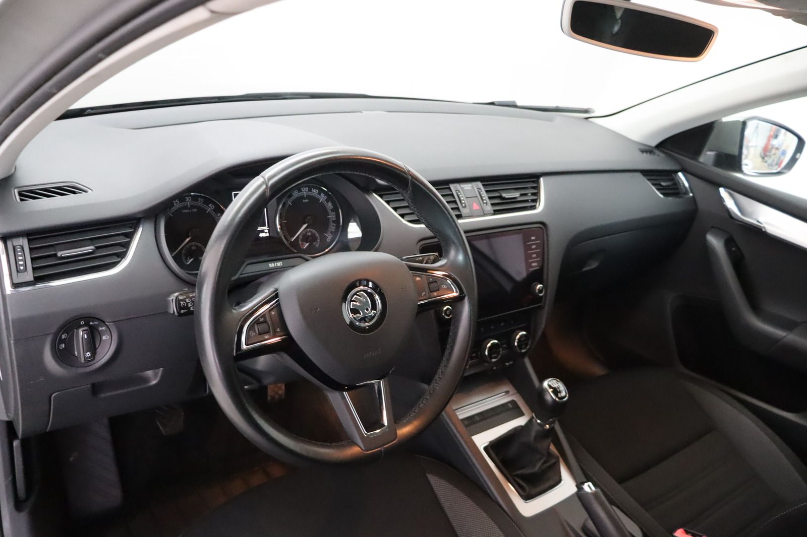 Fahrzeugabbildung SKODA Octavia Combi 2.0 TDI 4 x4 1. Hand Ambition