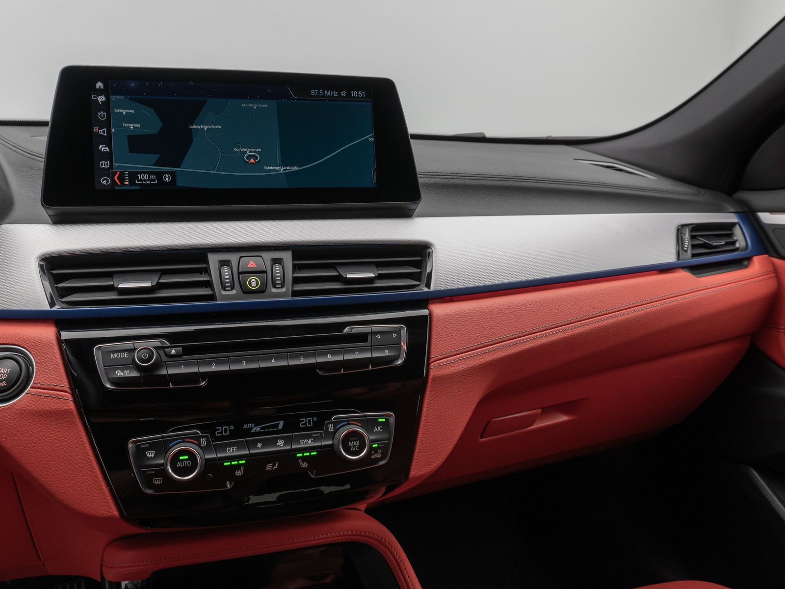Fahrzeugabbildung BMW X2 sD18d M Sport Kamera HUD DAB HiFi Komfort 19"