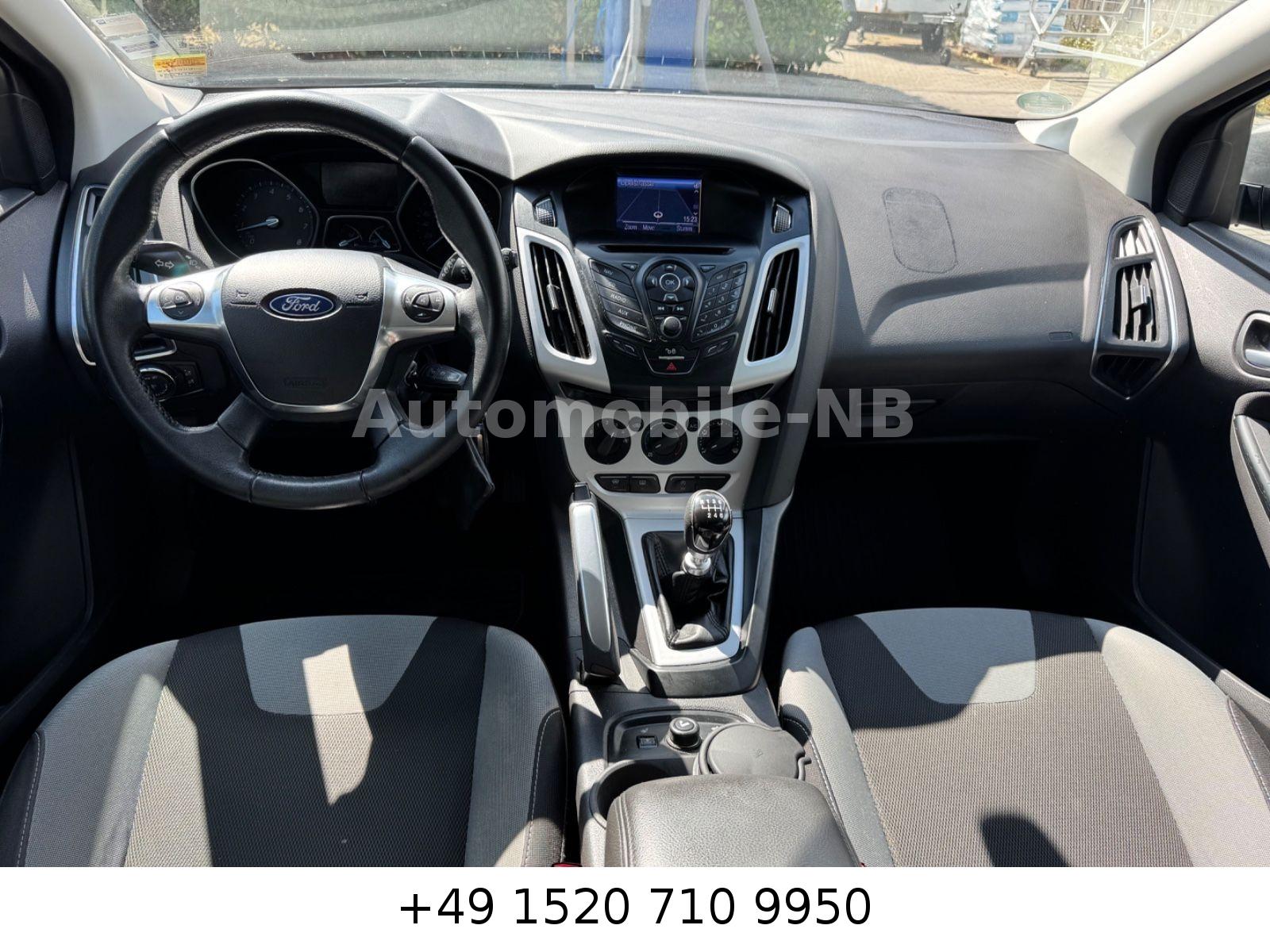 Ford Focus 2012 — photo 14