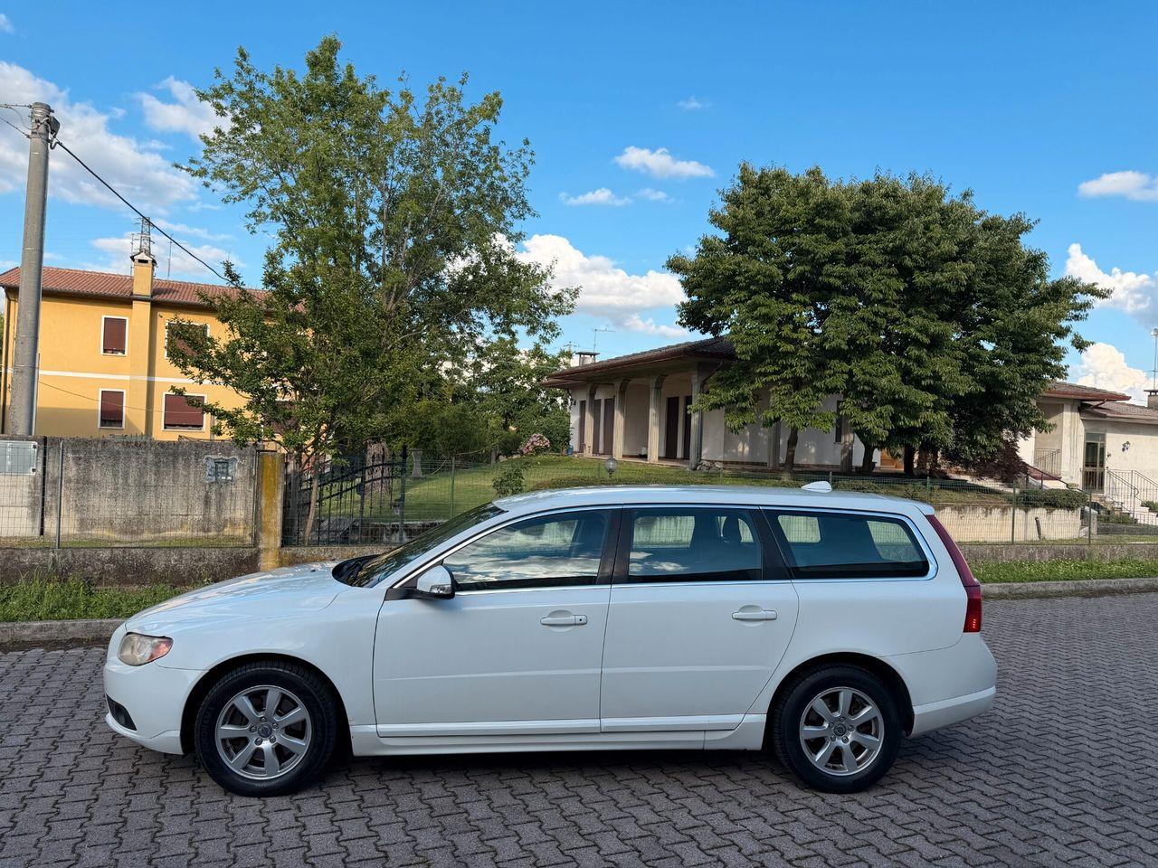 Volvo V70 2010 — photo 5