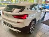 BMW X2 sDrive 20i Advant Plus Panorama AHK Lenk-Heiz - BMW X2 Gebrauchtwagen