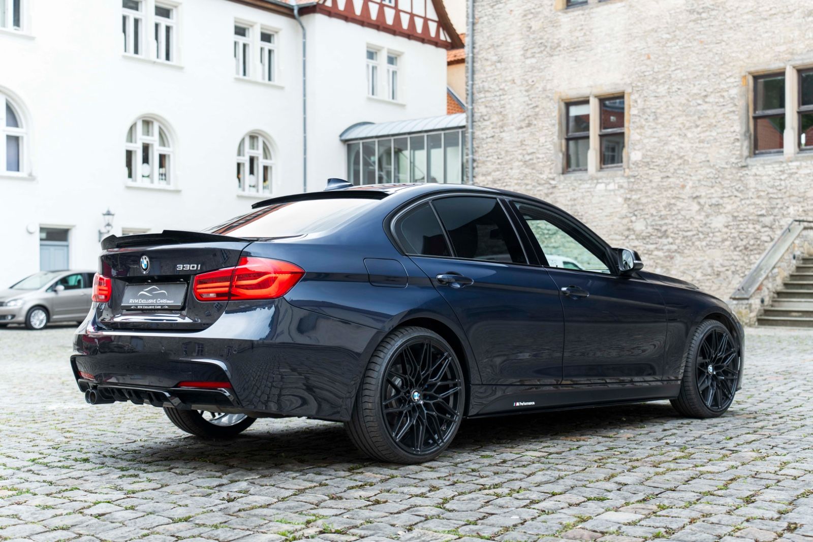 Fahrzeugabbildung BMW 330I M-Performance H&K LED CARPLAY KAM NAV ALC