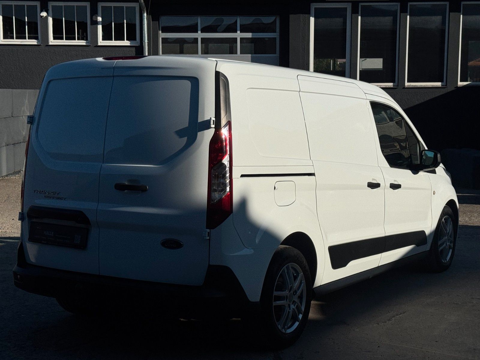 Fahrzeugabbildung Ford Transit Connect 230 L2 Autm. Trend 4d AHK