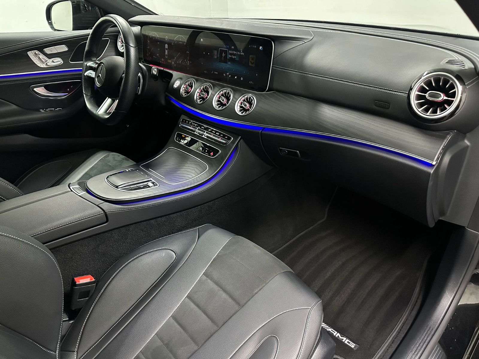 Fahrzeugabbildung Mercedes-Benz CLS 300 d 4MATIC AMG-LINE*NIGHT*KAMERA*AMBILI*