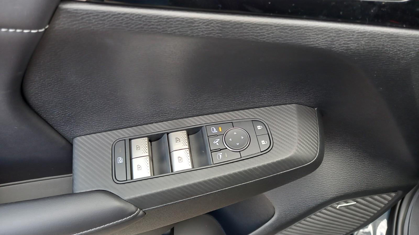 Mitsubishi Plug-in Hybrid Outlander Intro Edition