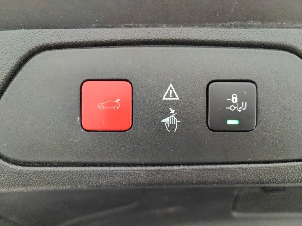 Fahrzeugabbildung Opel Grandland X 1.2T INNOVATION NAVI/LEDER/4xSHZ/LHZ