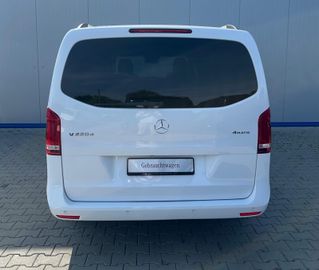 Mercedes V 220 - 8