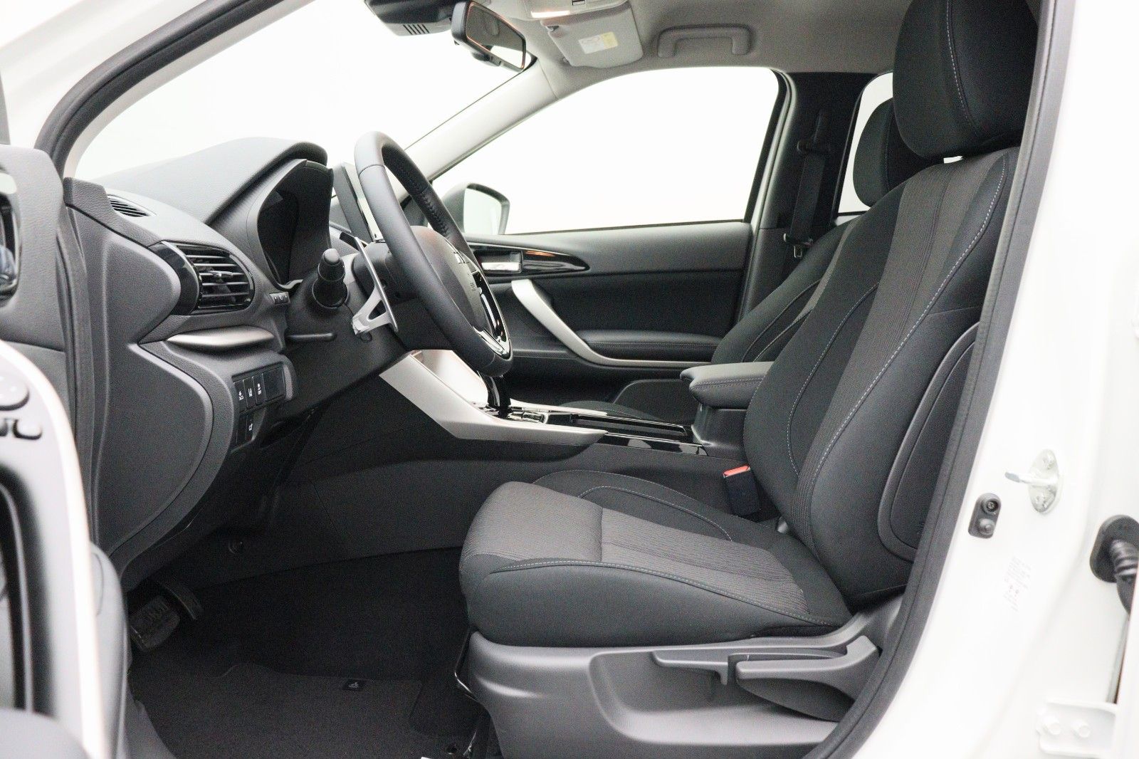 Fahrzeugabbildung Mitsubishi Eclipse Cross Plug-in Hybrid 2.4 Basis 4WD