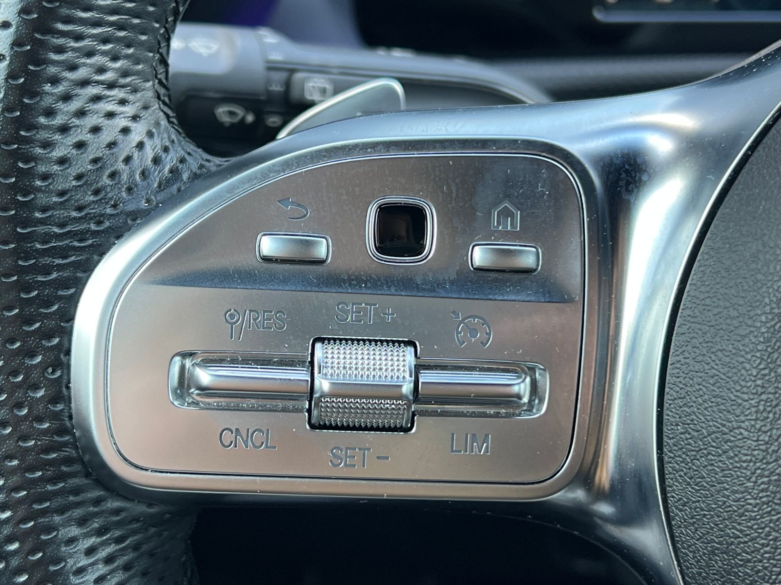 Fahrzeugabbildung Mercedes-Benz A 180 Edition *Night-Paket, AMG-Optik, Navi"