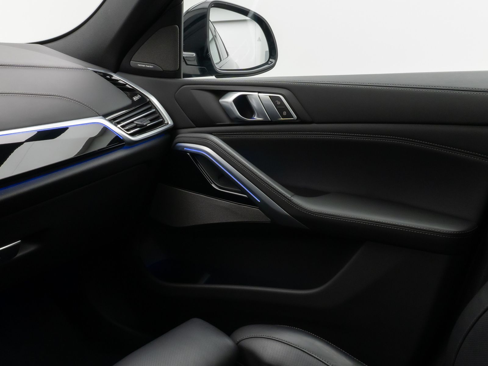 Fahrzeugabbildung BMW X6 xD40d M Sport Panorama 360°Laser HUD DAB H/K