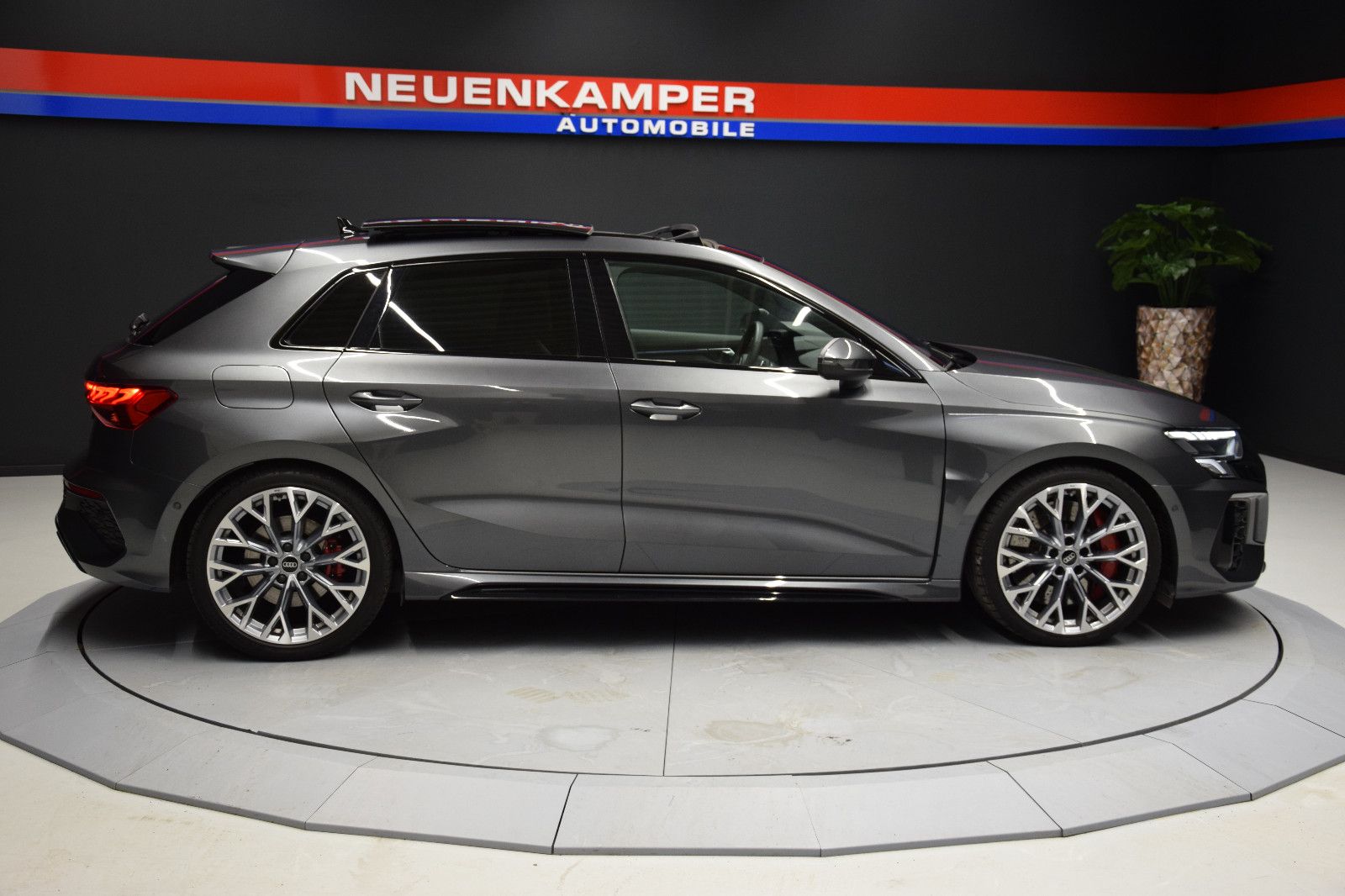 Fahrzeugabbildung Audi RS3 Sportback 2.5 TFSI Massage B&O Pano ACC B&O