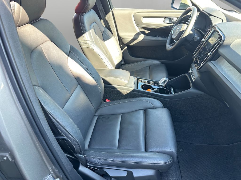 VOLVO XC40 D4 AWD Geartronic Nur an Händler!!! VOLVO XC40 D4 AWD Geartronic Nur an Händler!!!