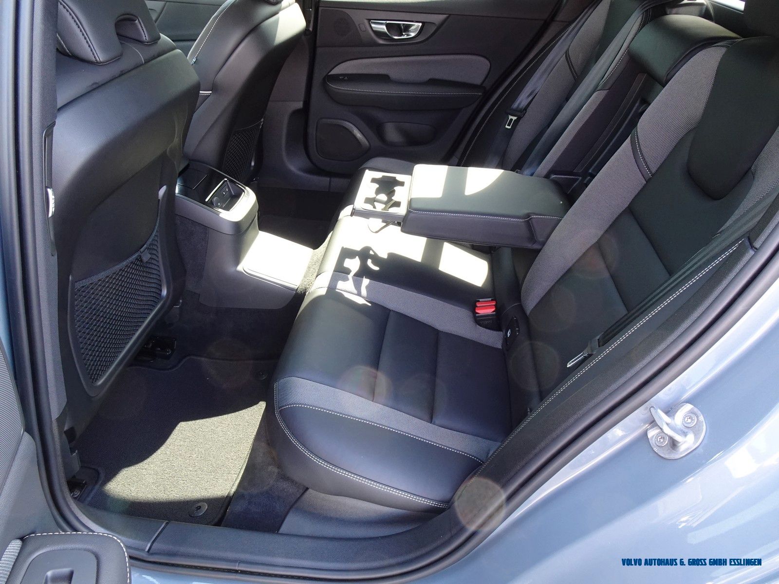Volvo V60 T6 AWD Recharge Geartronic Plus Dark foto 9