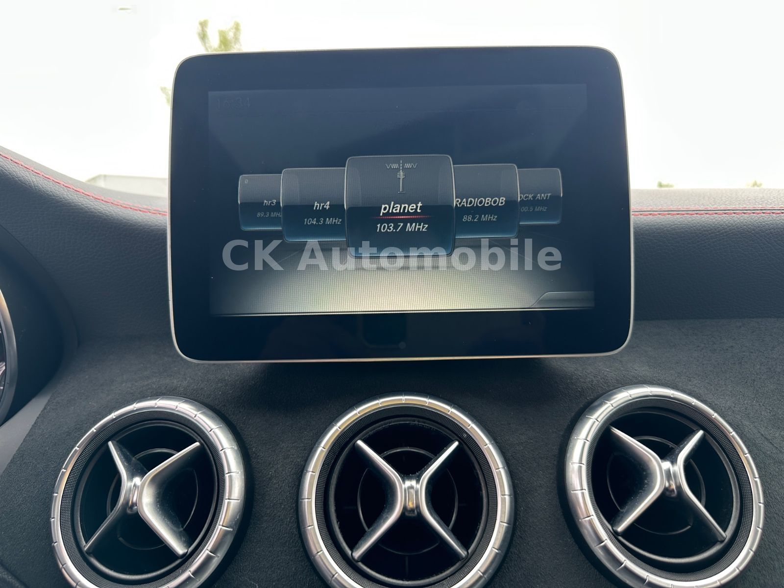 Fahrzeugabbildung Mercedes-Benz CLA 200 Shooting Brake AMG-Line/Night-Paket/LED