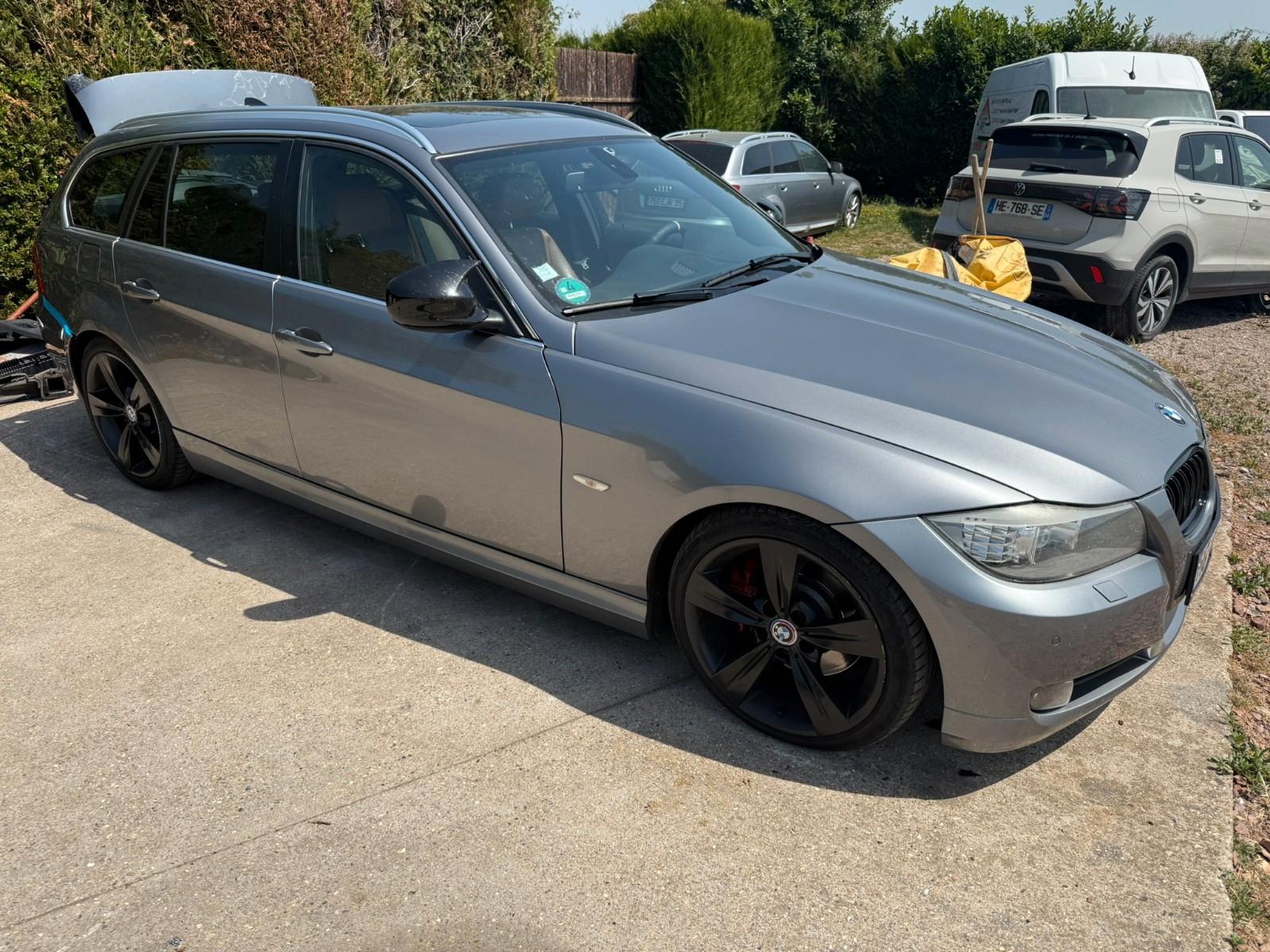 BMW 330 2011 — rear view
