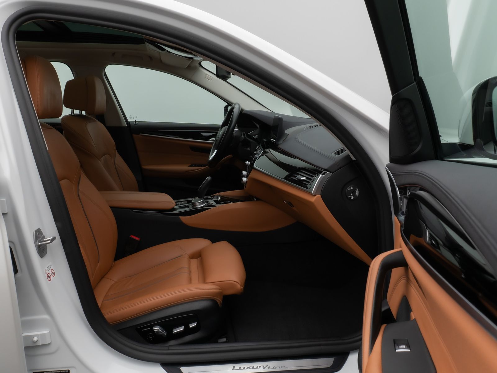 Fahrzeugabbildung BMW 530d xD Luxury Line Panorama Kamera HUD DAB HiFi