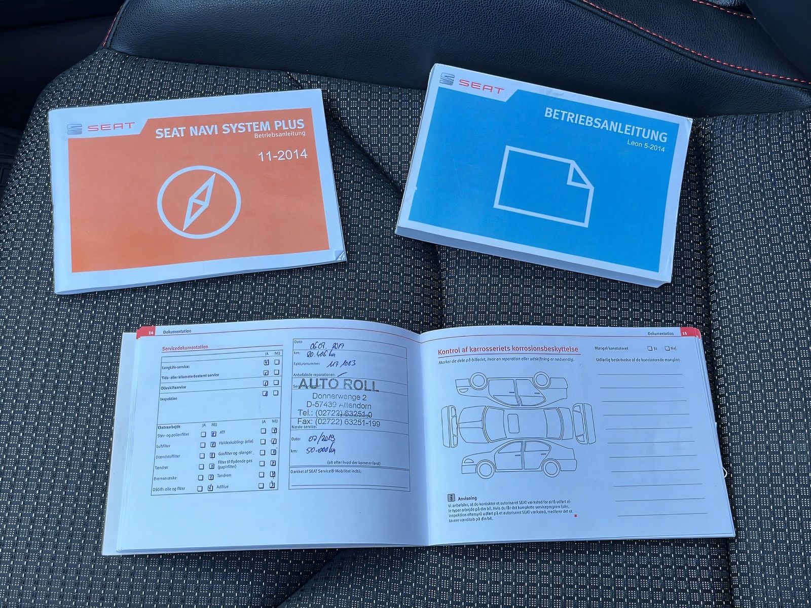 Fahrzeugabbildung SEAT Leon 2.0 TDI ST FR DSG NAVI PANO LED TEMPOMAT