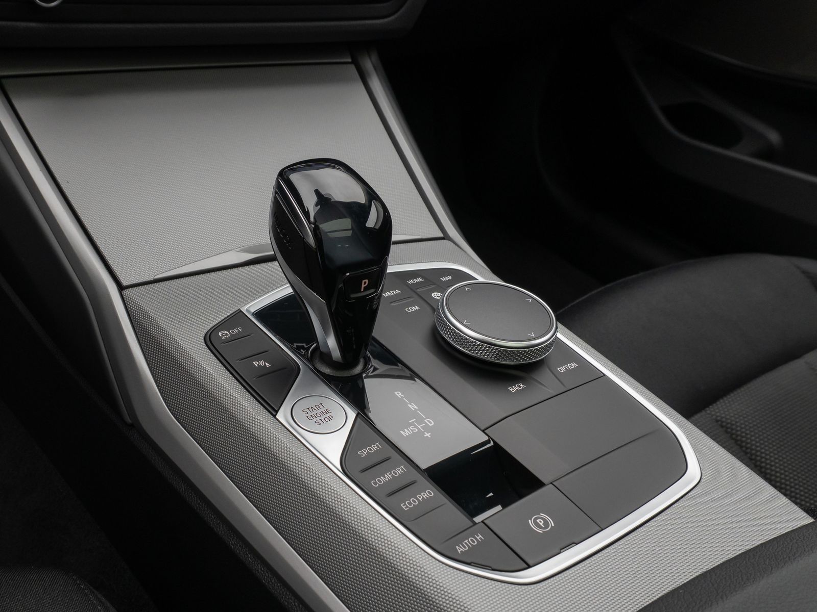 Fahrzeugabbildung BMW 320d  xD Panorama Kamera HUD DAB H/K Lenkradhzg