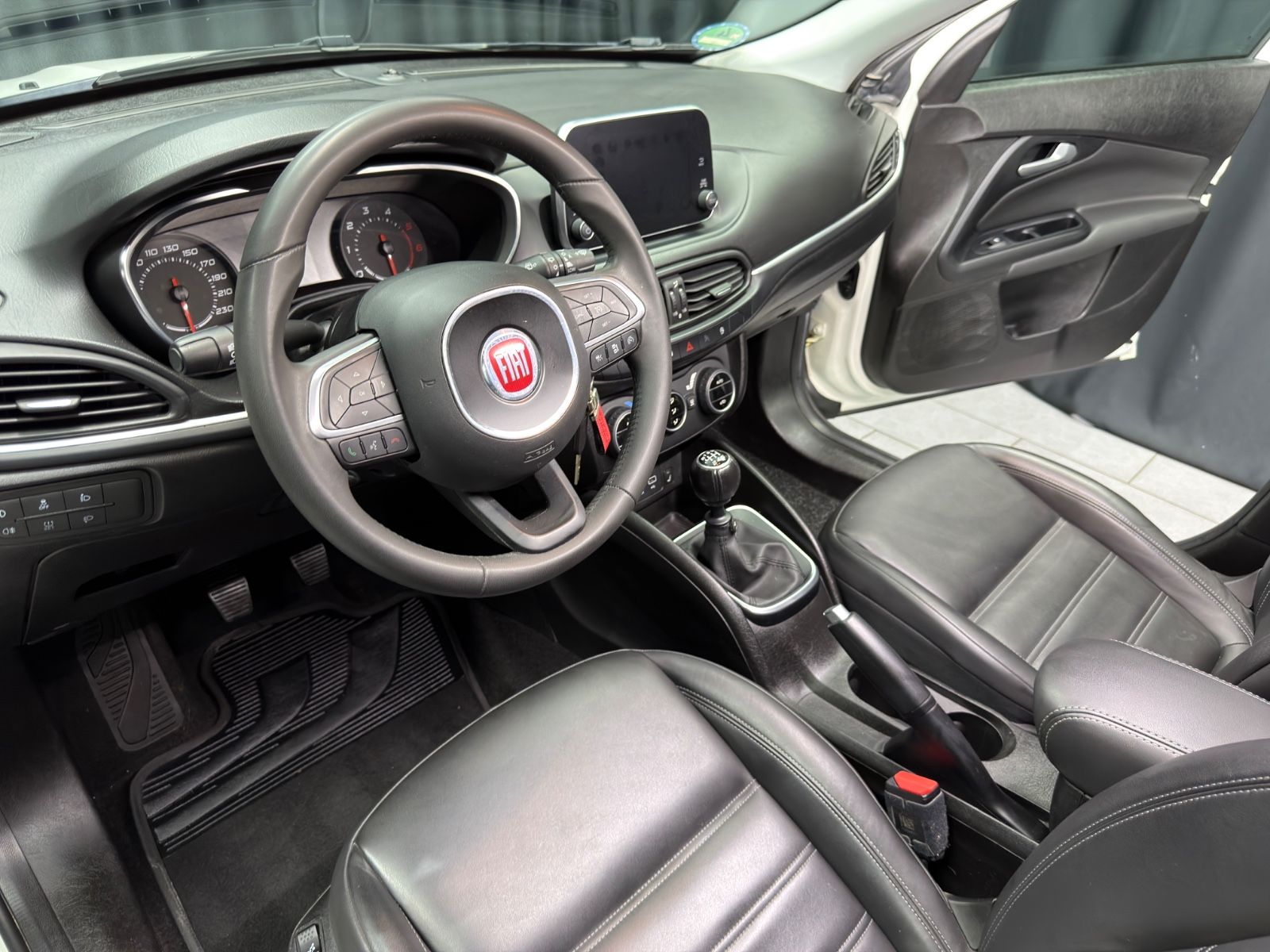 Fahrzeugabbildung Fiat Tipo Lounge |AHK|RF-CAM|LED|LEDER|NAVI