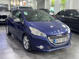 Peugeot 208 1,4i*Allure*Navi*T.Leder*PDC*Tempomat - Peugeot 208 in München