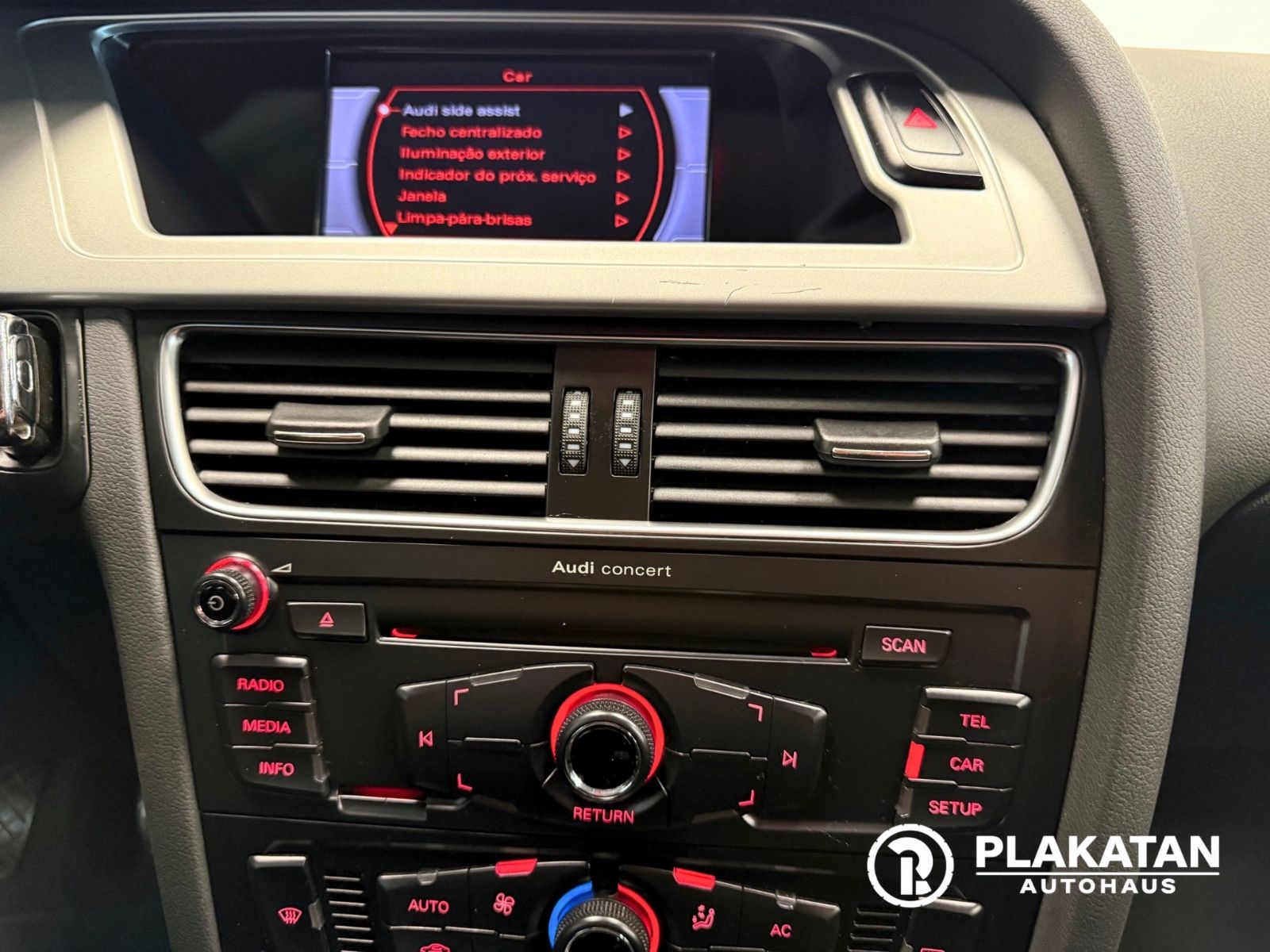 Fahrzeugabbildung Audi A4 Avant Ambition EXPORT