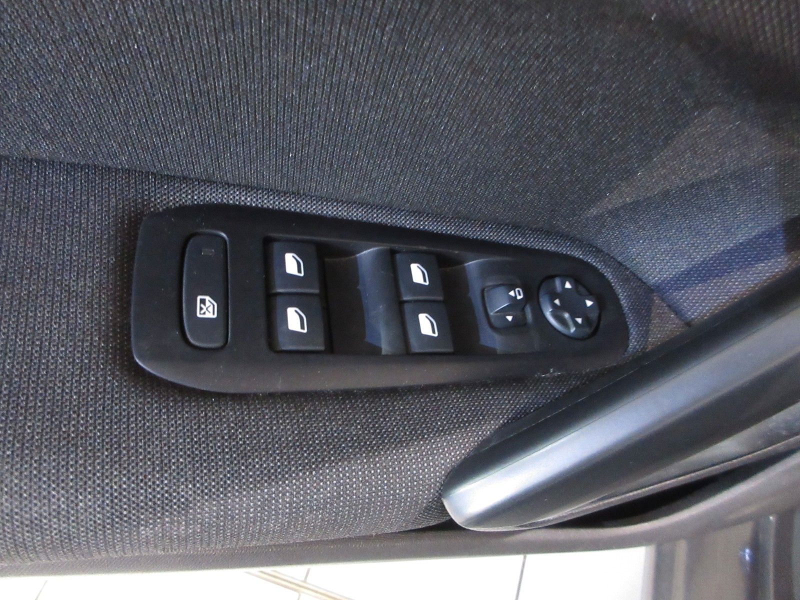 Fahrzeugabbildung Peugeot 308 SW Allure 1.2T LED/NAVI/PDC/R´CAM/BLIS