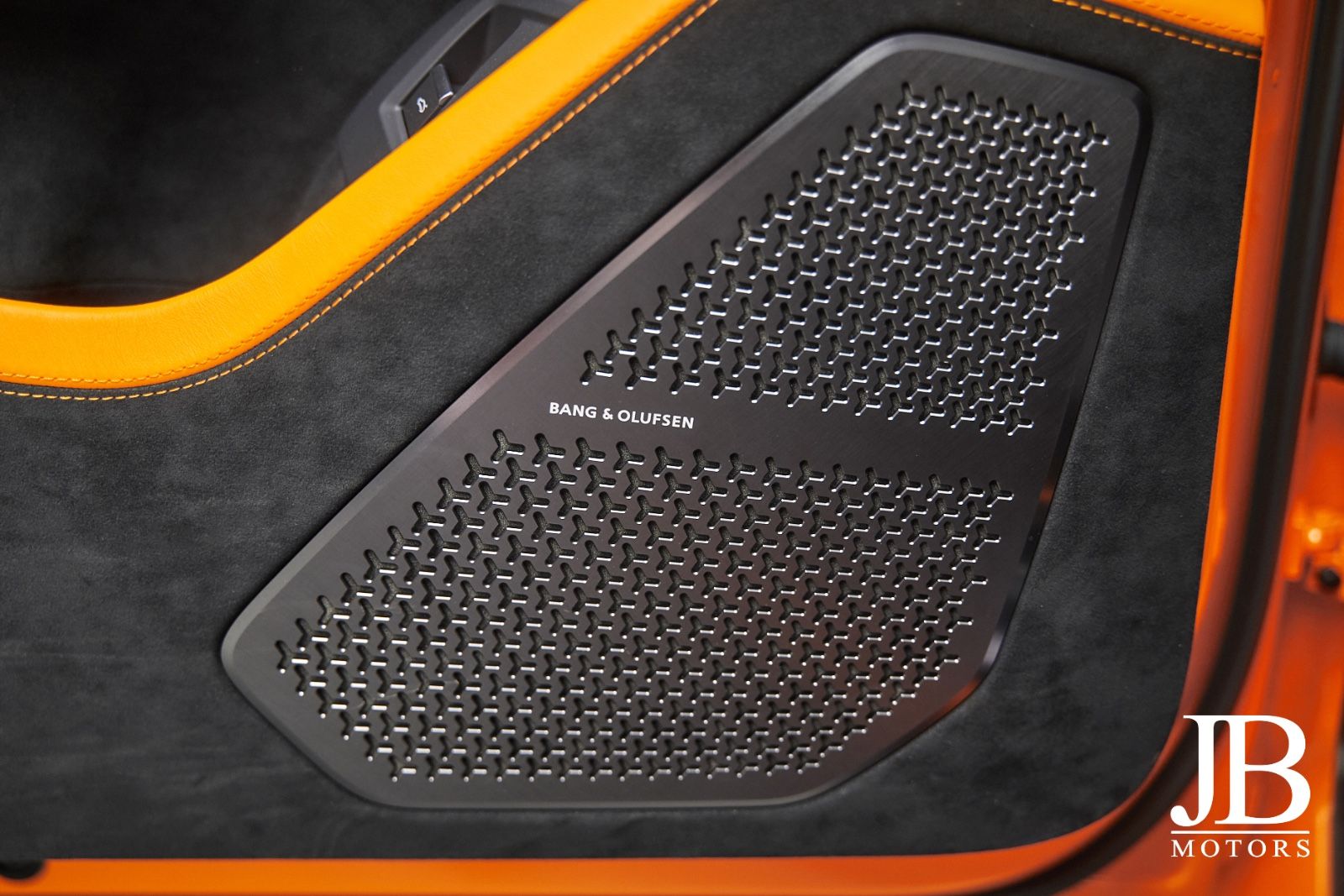 Fahrzeugabbildung Lamborghini Urus Performante Carbon Head-Up Akrapovic