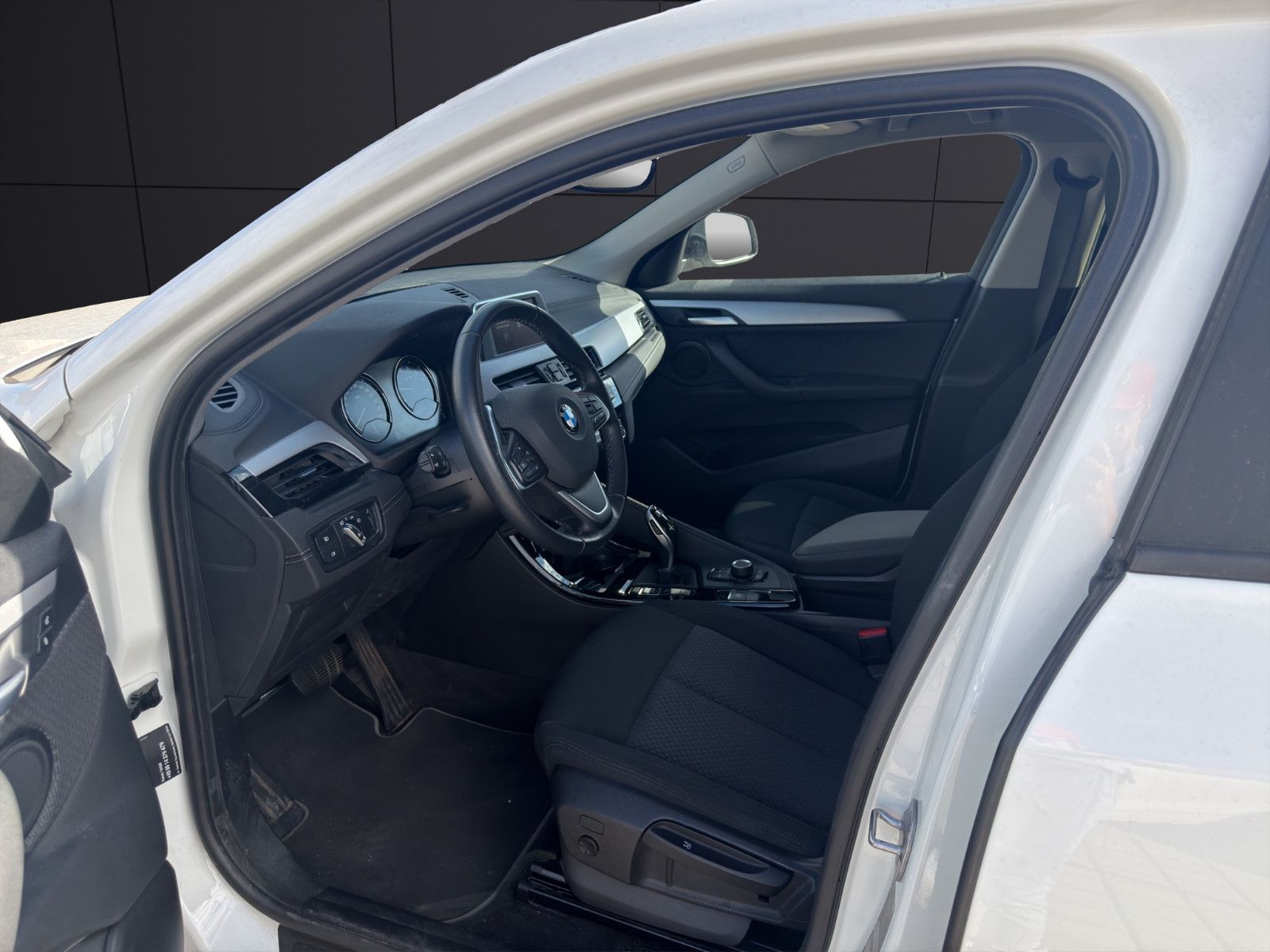 Fahrzeugabbildung BMW X2 sDrive 18 i Advantage/Performance/Tempomat/