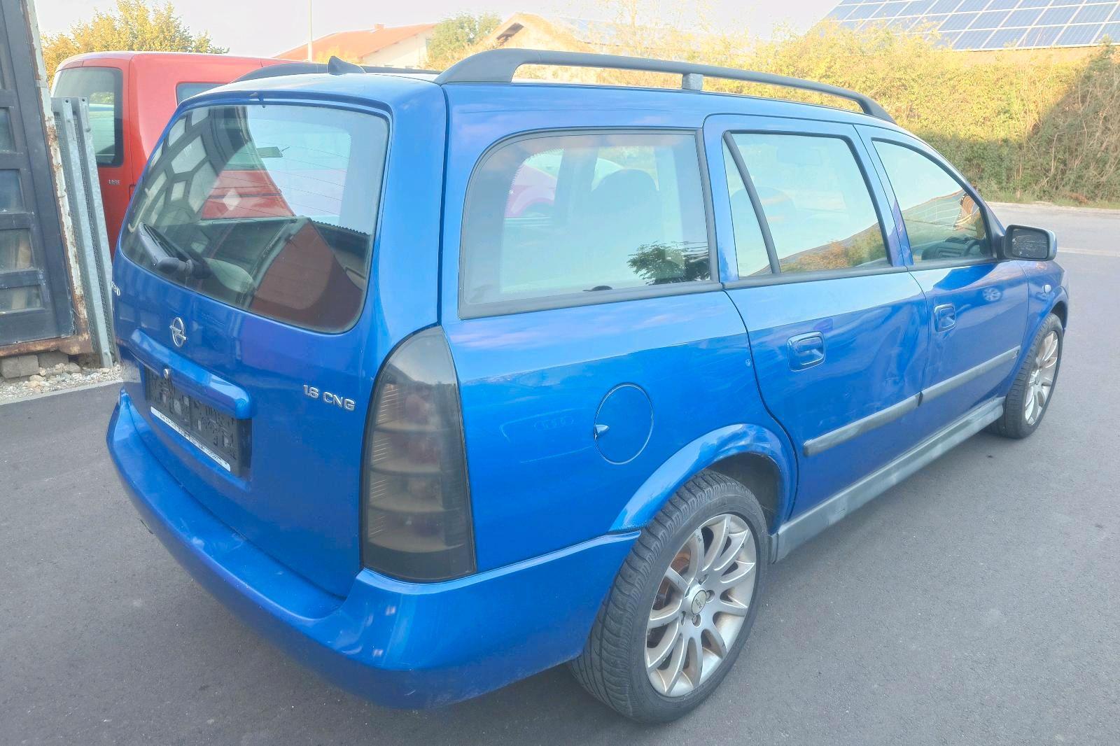 Opel Astra 2004 — вигляд ззаду