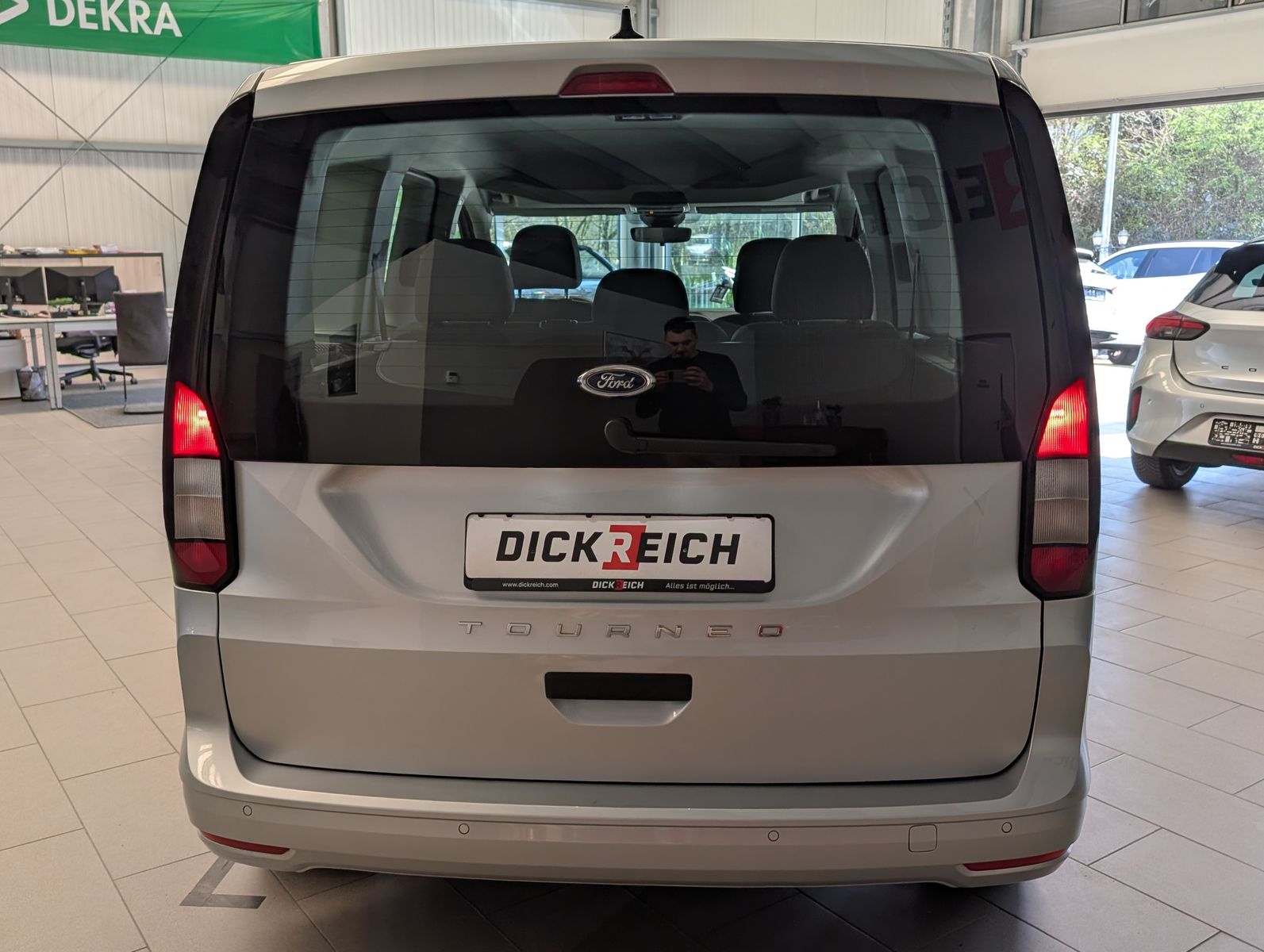 Fahrzeugabbildung Ford Tourneo Connect 2.0 Trend Tempo Navi Klima PDC