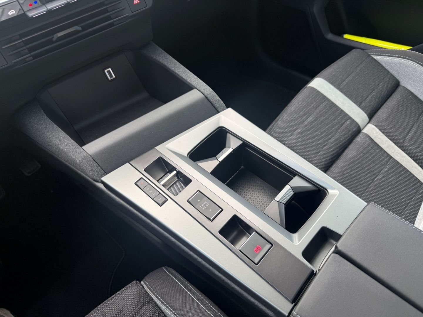 Fahrzeugabbildung Opel Grandland 1.2 Edition SHZ+LHZ+Kamera+Allwetter