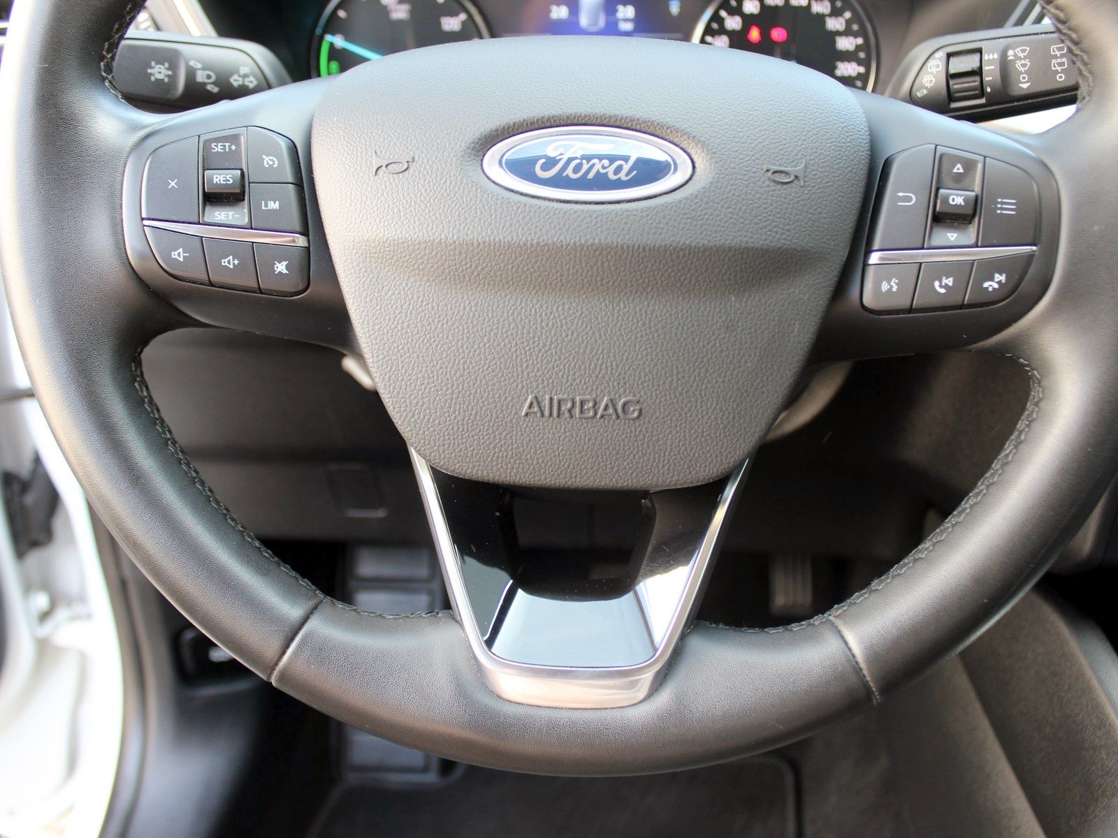 Fahrzeugabbildung Ford Kuga Plug-In Hybrid Cool & Connect 2,5 Duratec