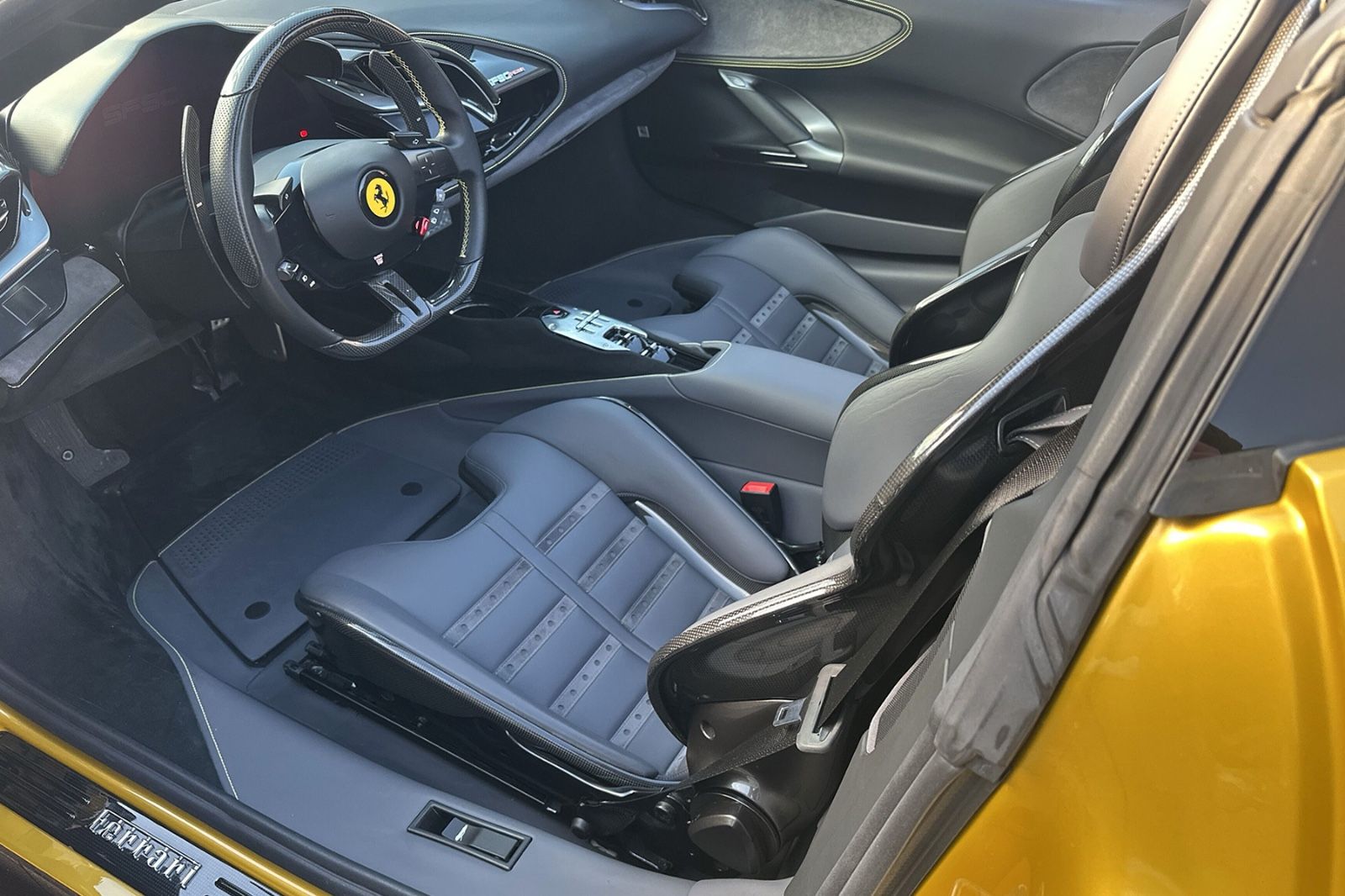 Fahrzeugabbildung Ferrari SF90 Spider*voll Carbon*Lift*Racing-Sitze*JBL*