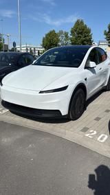 Tesla Model Y Juniper Standard Hinterradantrieb - Tesla Jahreswagen