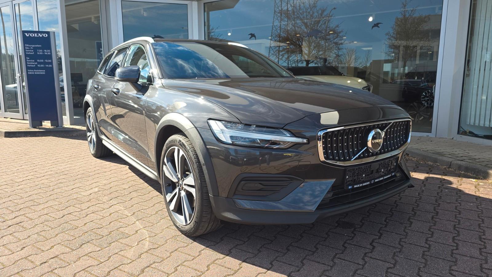 Volvo V60 Cross Country B4 D AWD Plus Auto