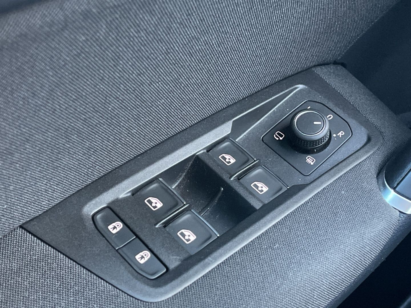 Touran 2.0TDI DSG R-Line AHK/Kamera/ACC/Navi/LED