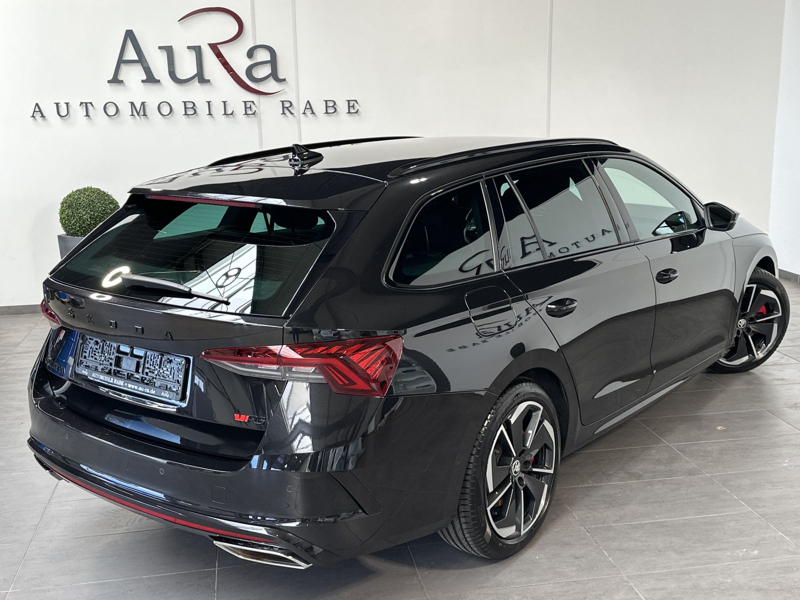 Fahrzeugabbildung SKODA Octavia Combi 2.0 TSI DSG RS NAV+LED+CANTON+VC