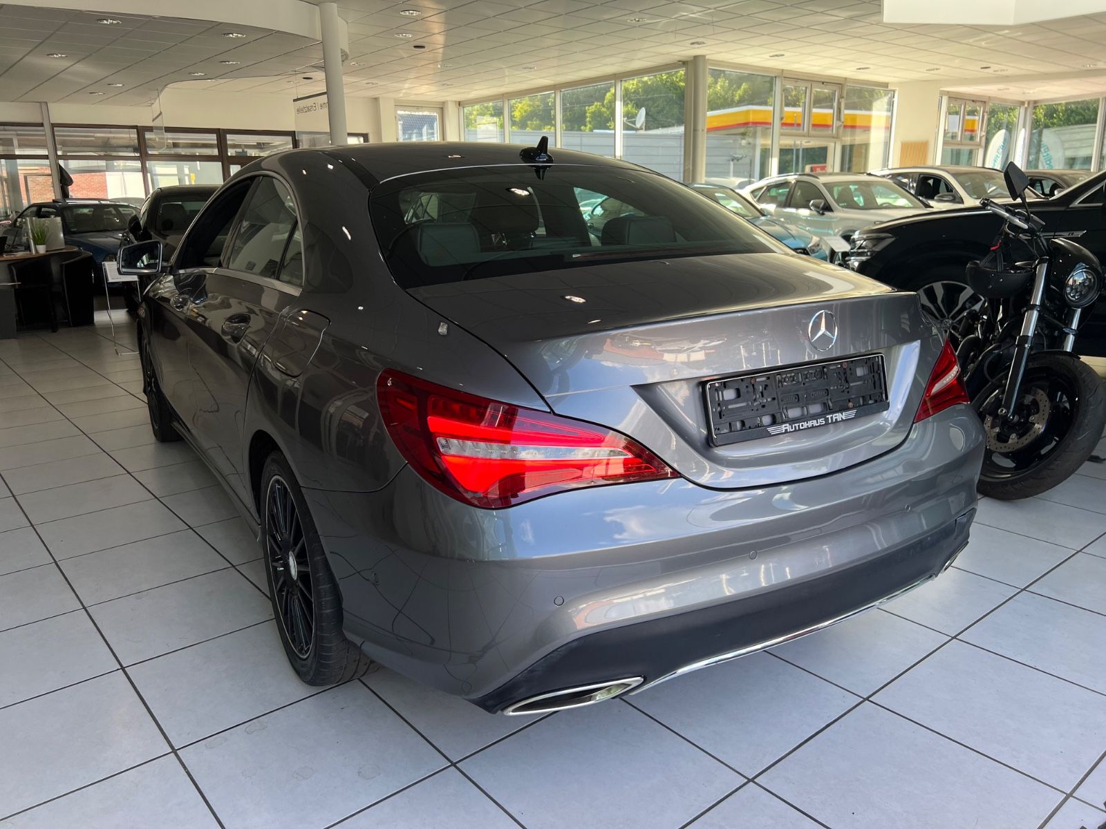 Fahrzeugabbildung Mercedes-Benz CLA 180 Sport Paket * VOLL-LEDER* LED *FACELIFT