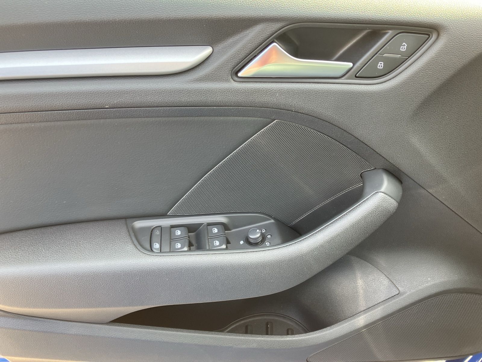 Fahrzeugabbildung Audi A3 Sportback S-Line S-tronic LED Navi ACC SHZ PD