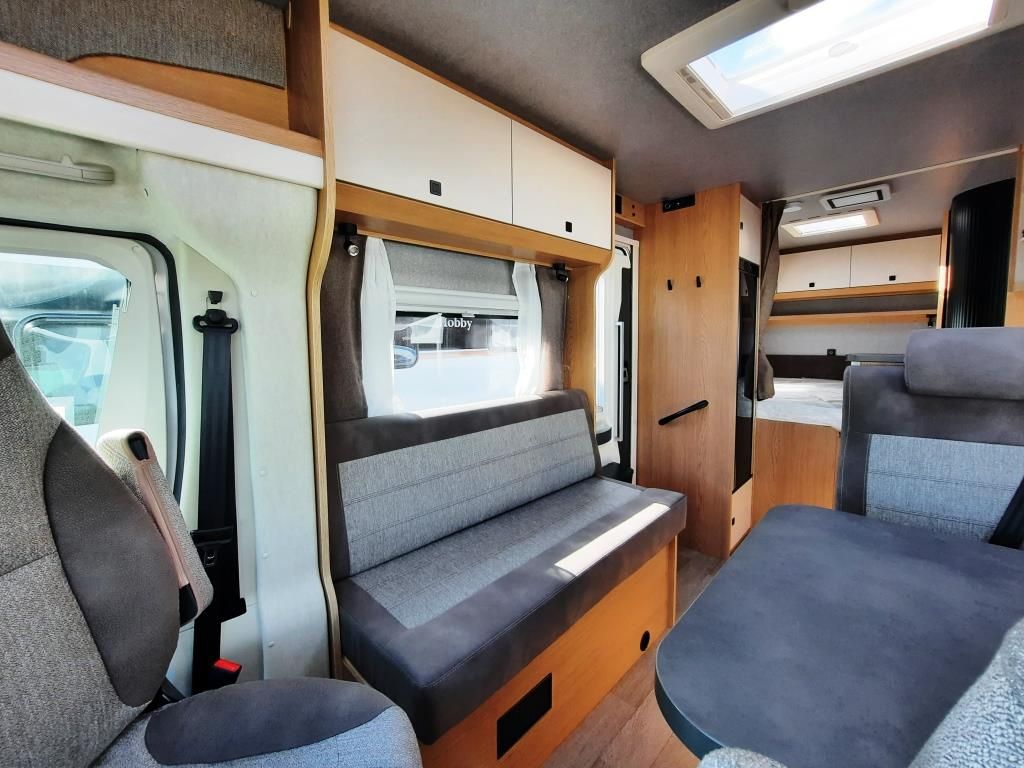 Fahrzeug Übersicht 8 Fahrzeugabbildung Hobby ONTOUR T 700 F Verfüg./Sparen Sie 17.140,- €
