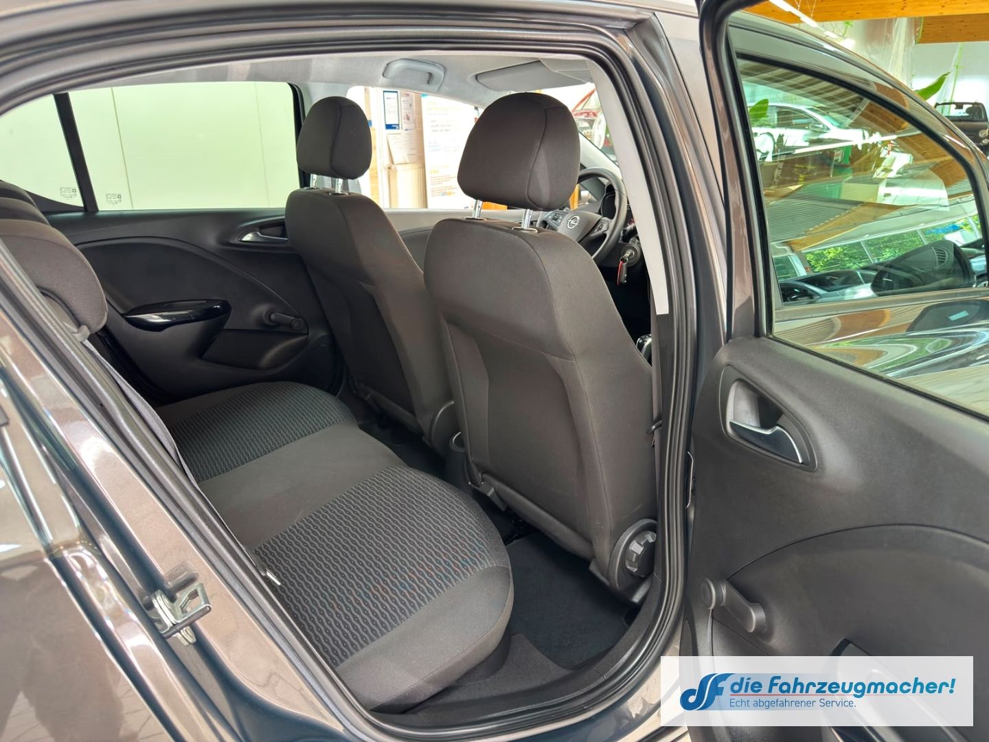 Fahrzeugabbildung Opel Corsa E drive Automati SHZ LenkradH Temp PDC Ber